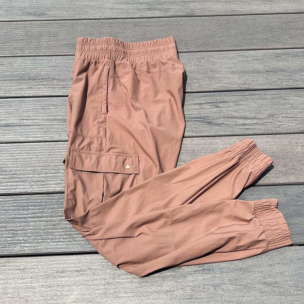 Balance Athletica Swift Cargo Jogger. Size Medium.